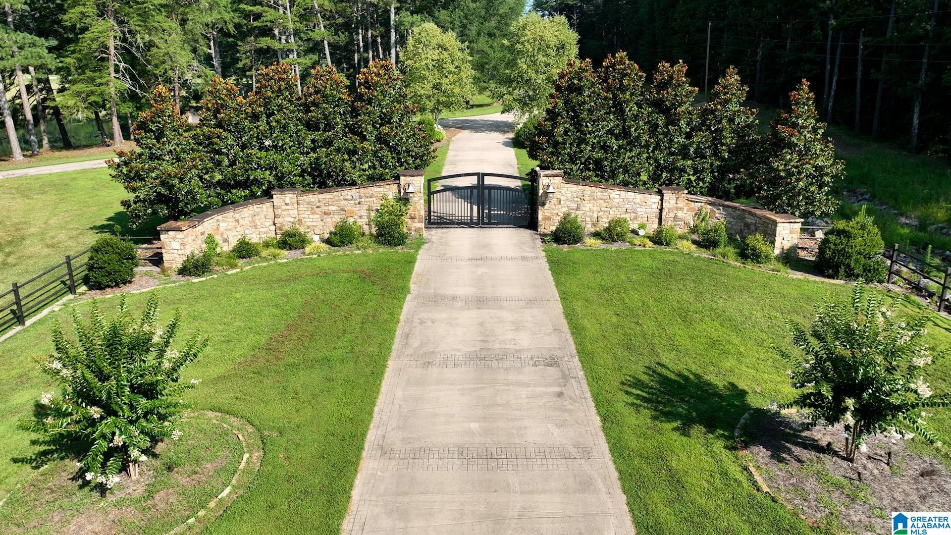 411 DR JENKINS LANE