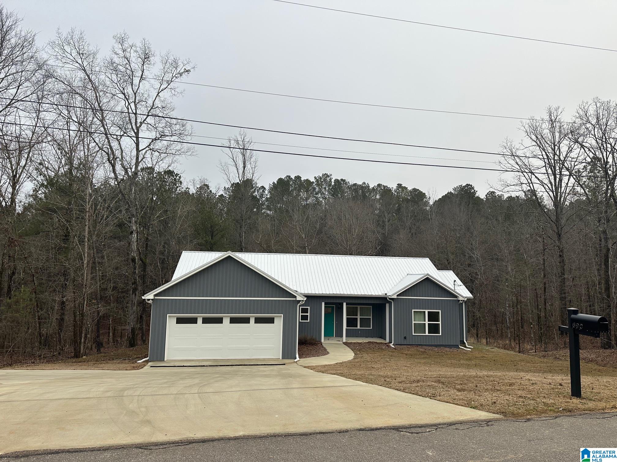 690 FALLVIEW LANE
