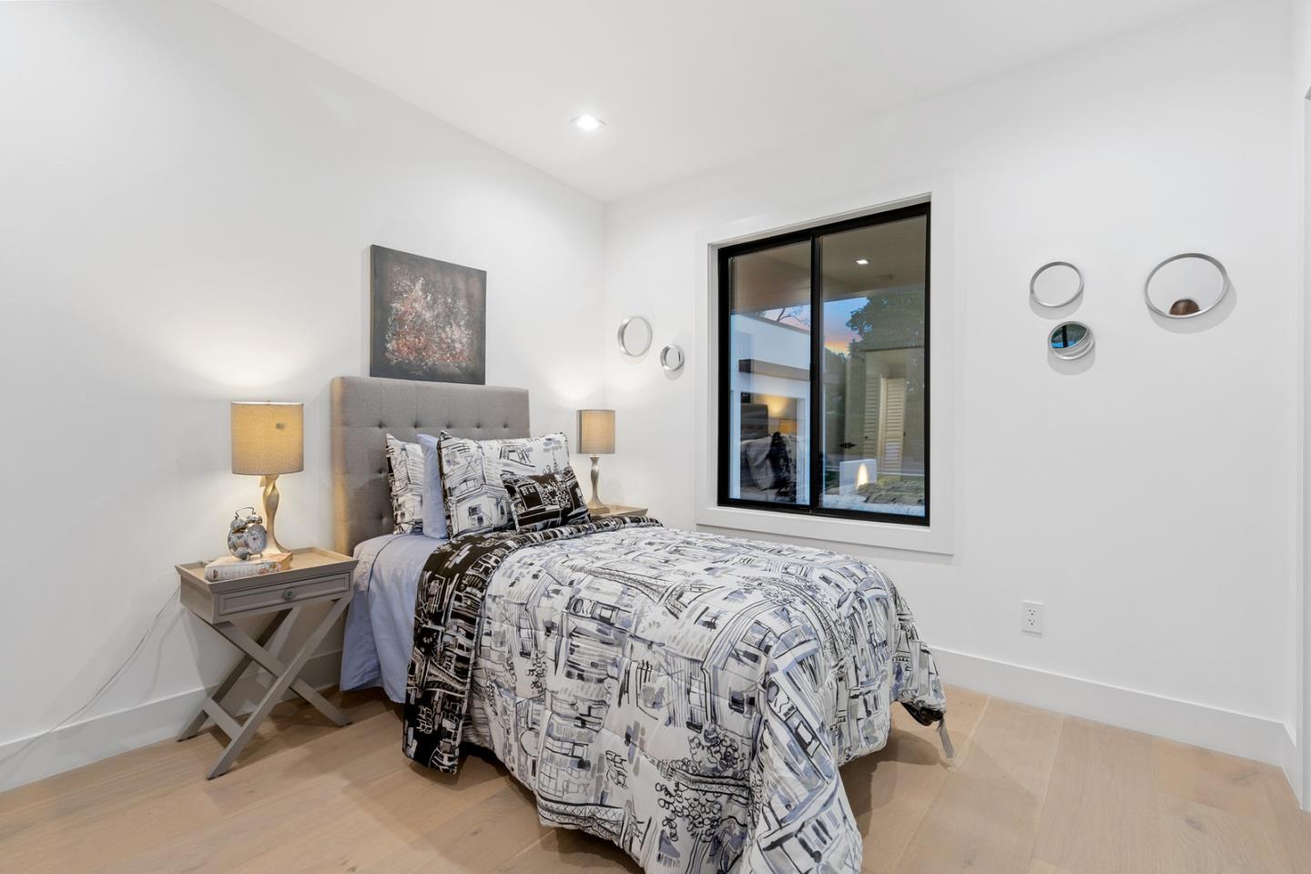 3633 Louis RD