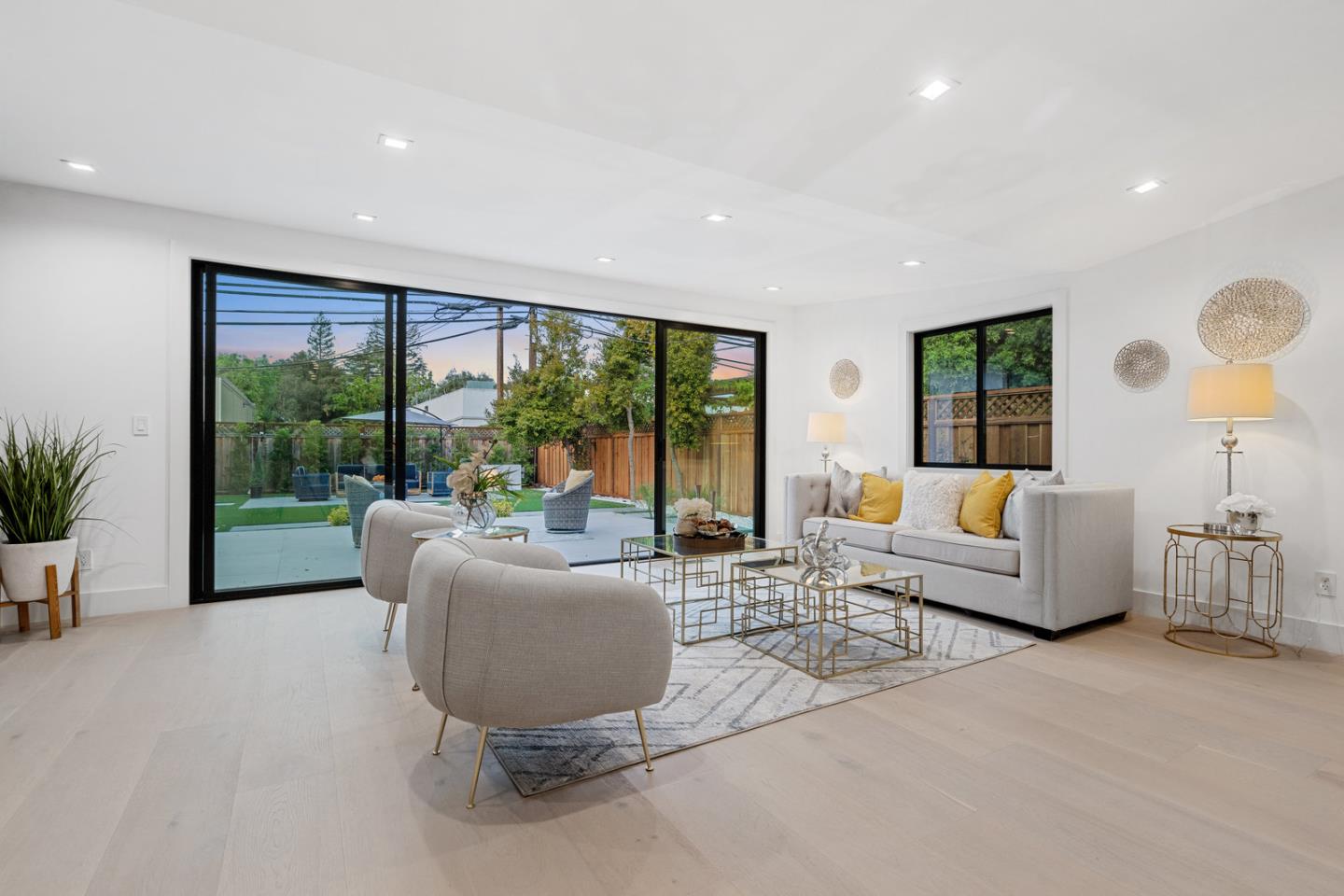 3633 Louis RD