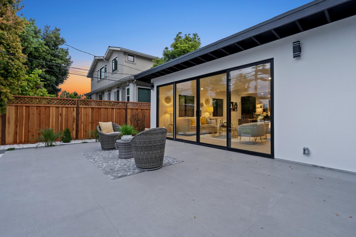 3633 Louis RD