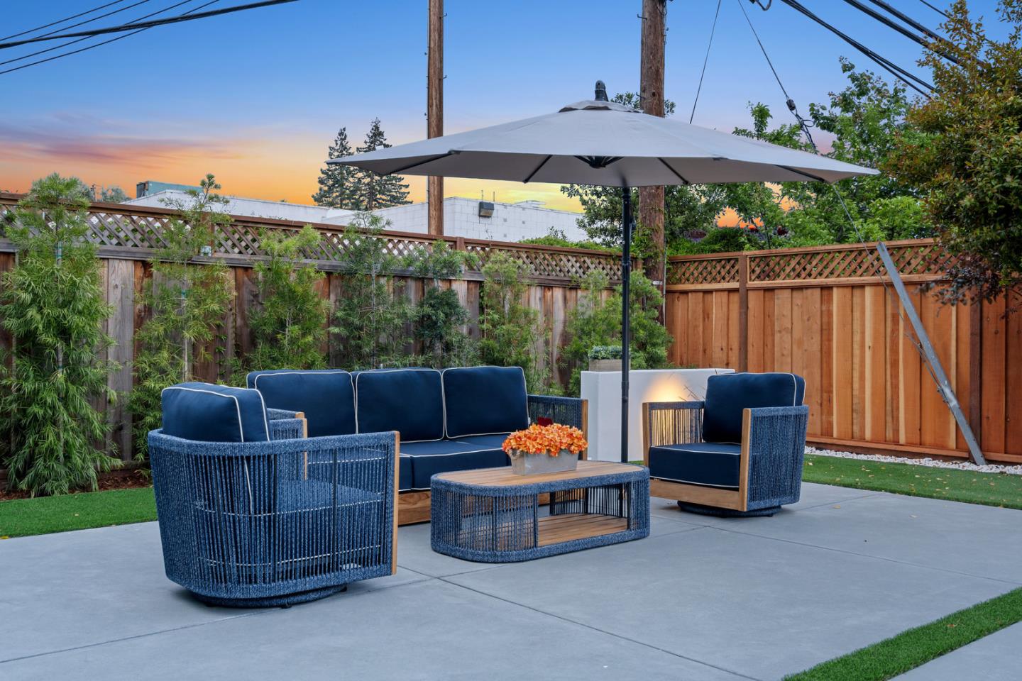 3633 Louis RD