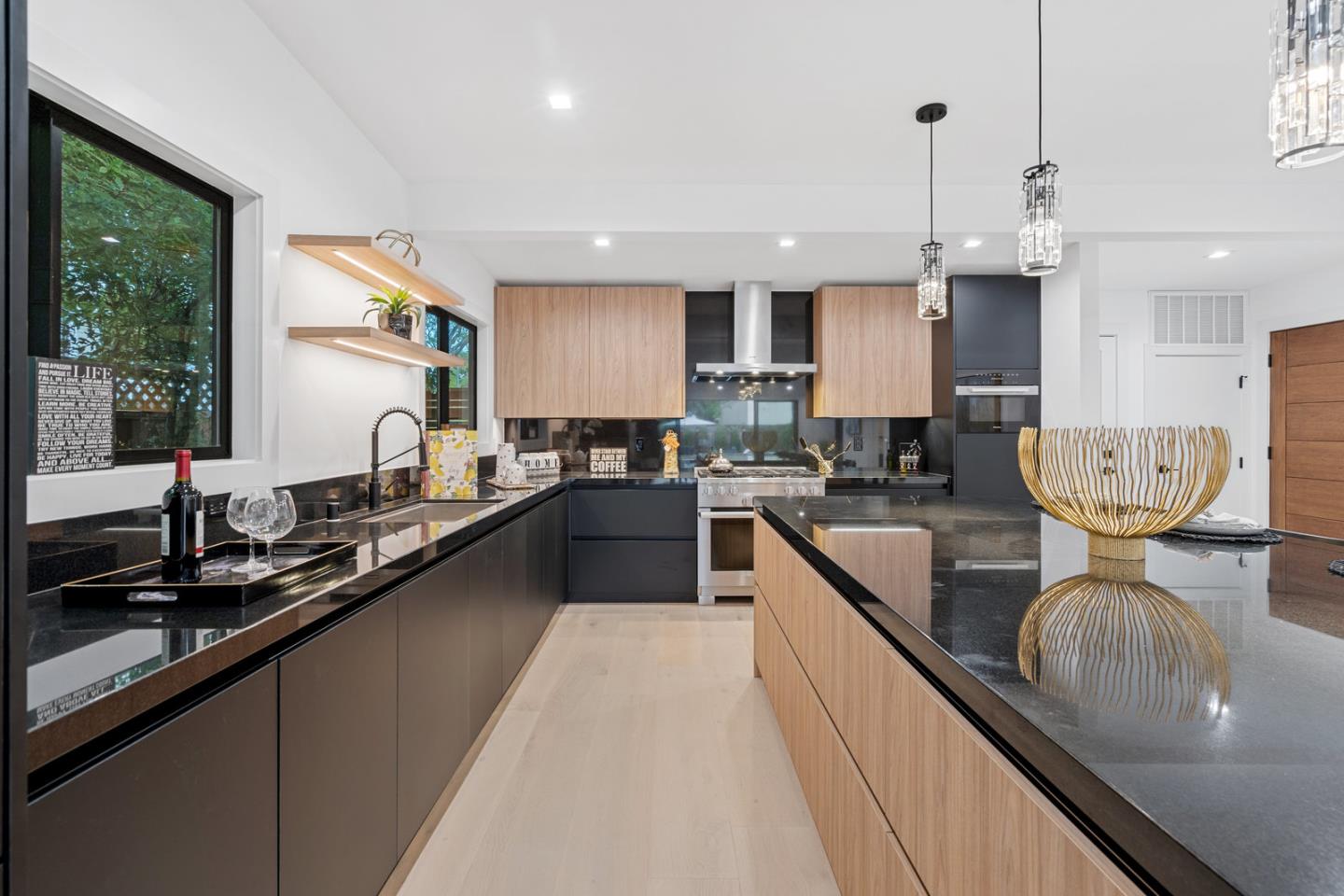 3633 Louis RD