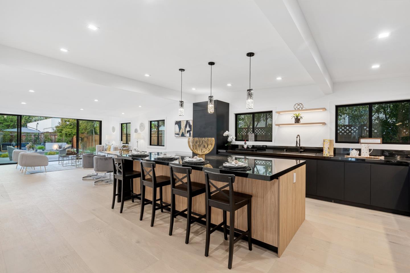 3633 Louis RD