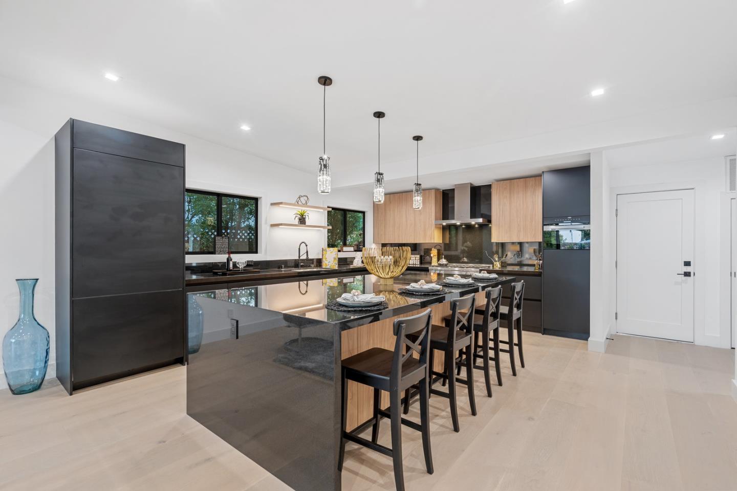 3633 Louis RD