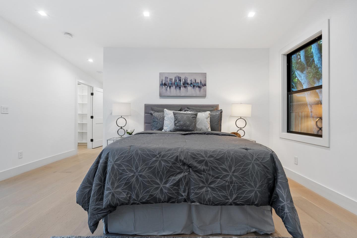 3633 Louis RD