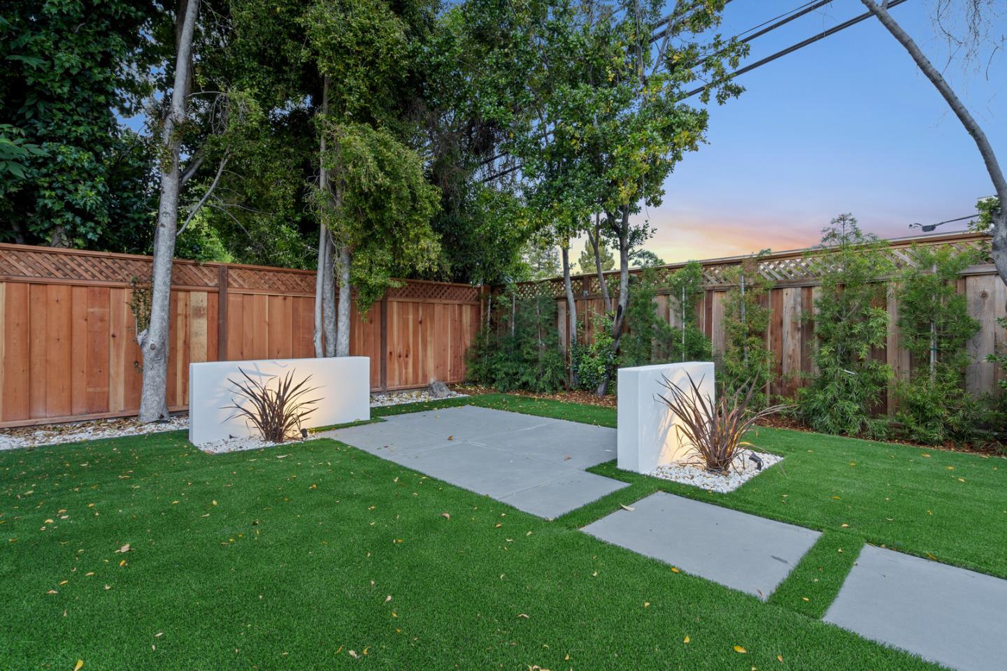 3633 Louis RD