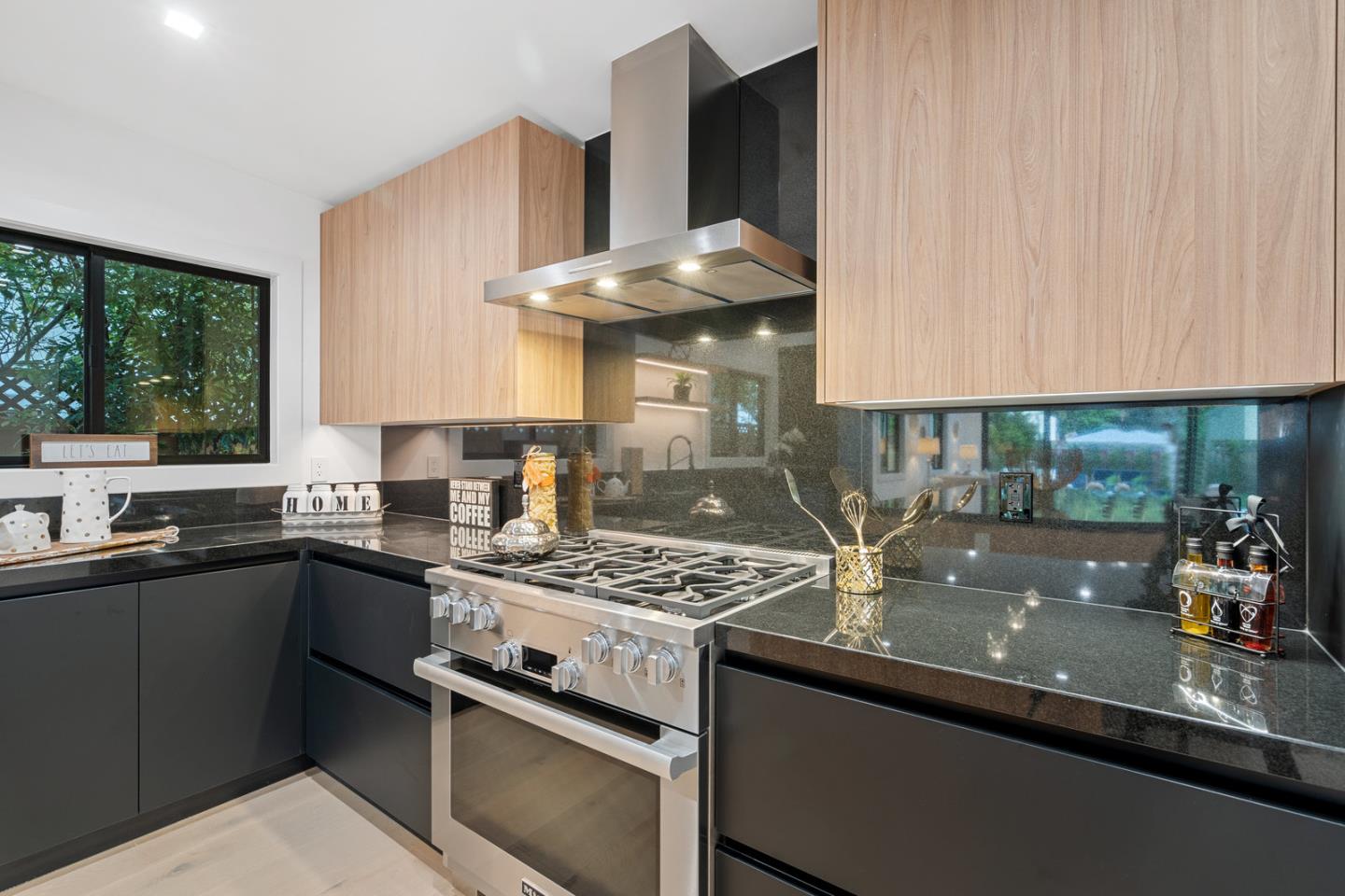 3633 Louis RD