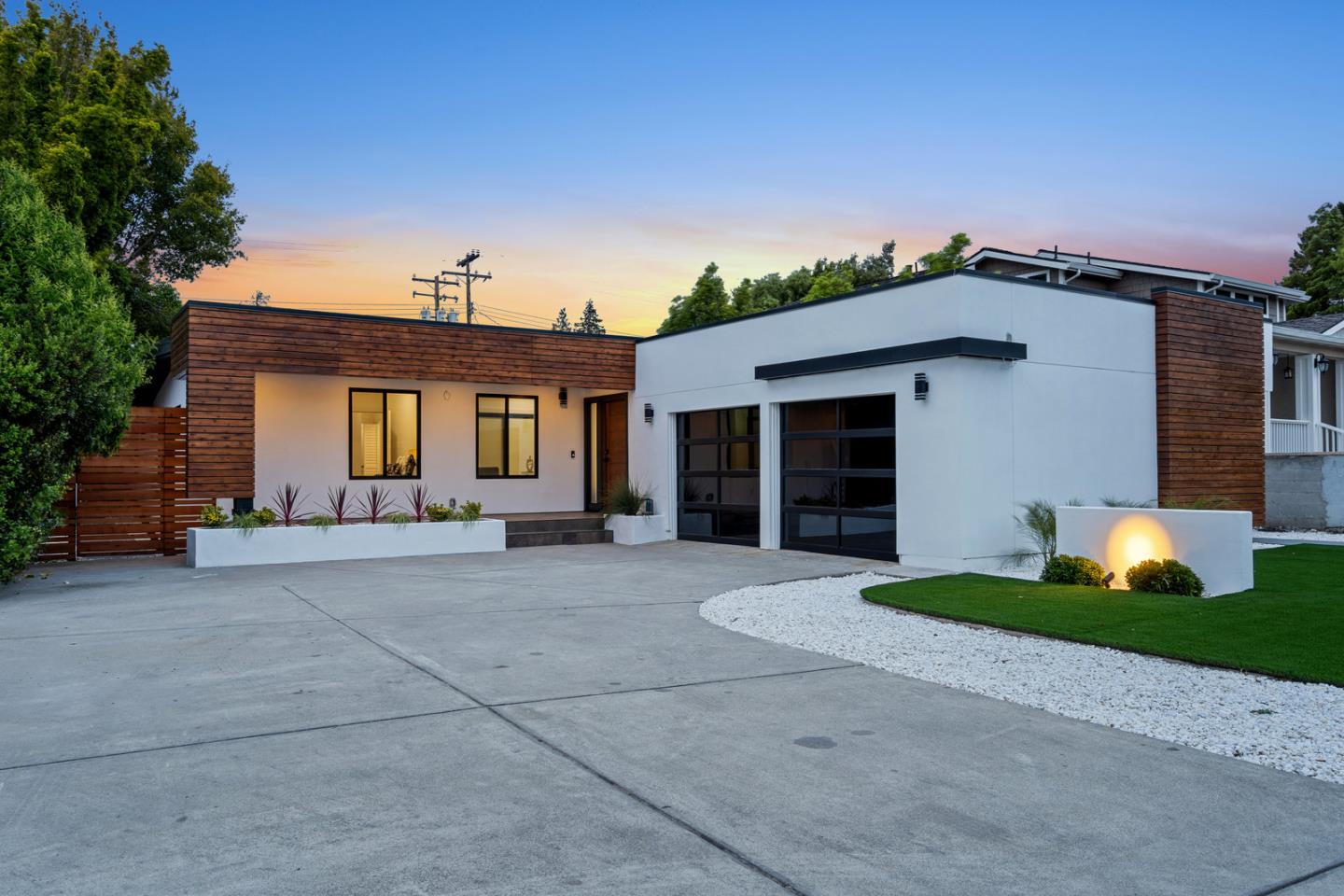 3633 Louis RD