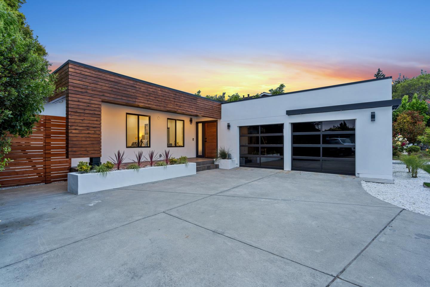3633 Louis RD