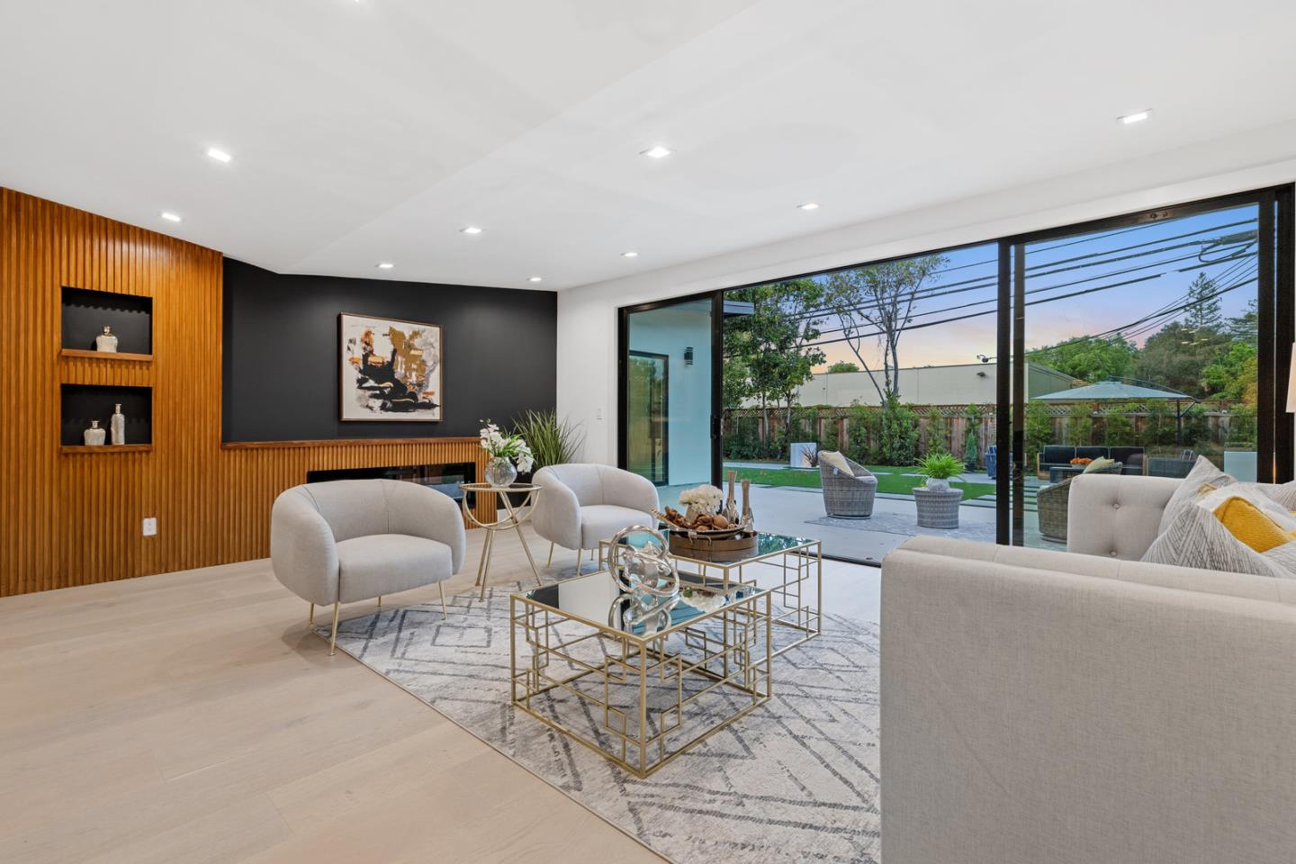 3633 Louis RD