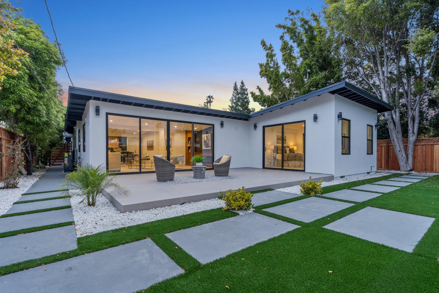 3633 Louis RD