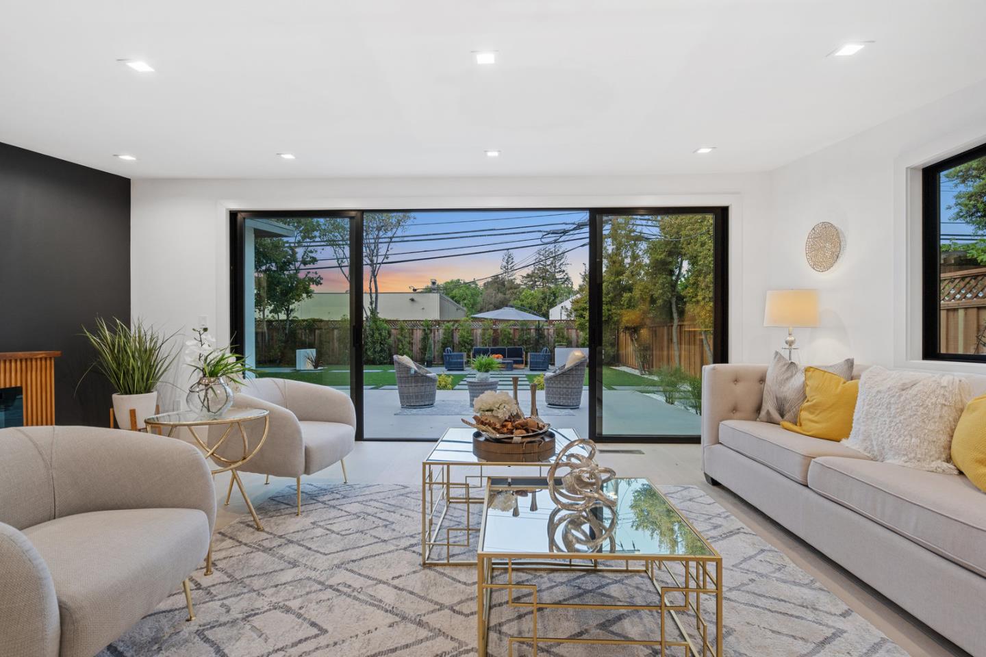 3633 Louis RD