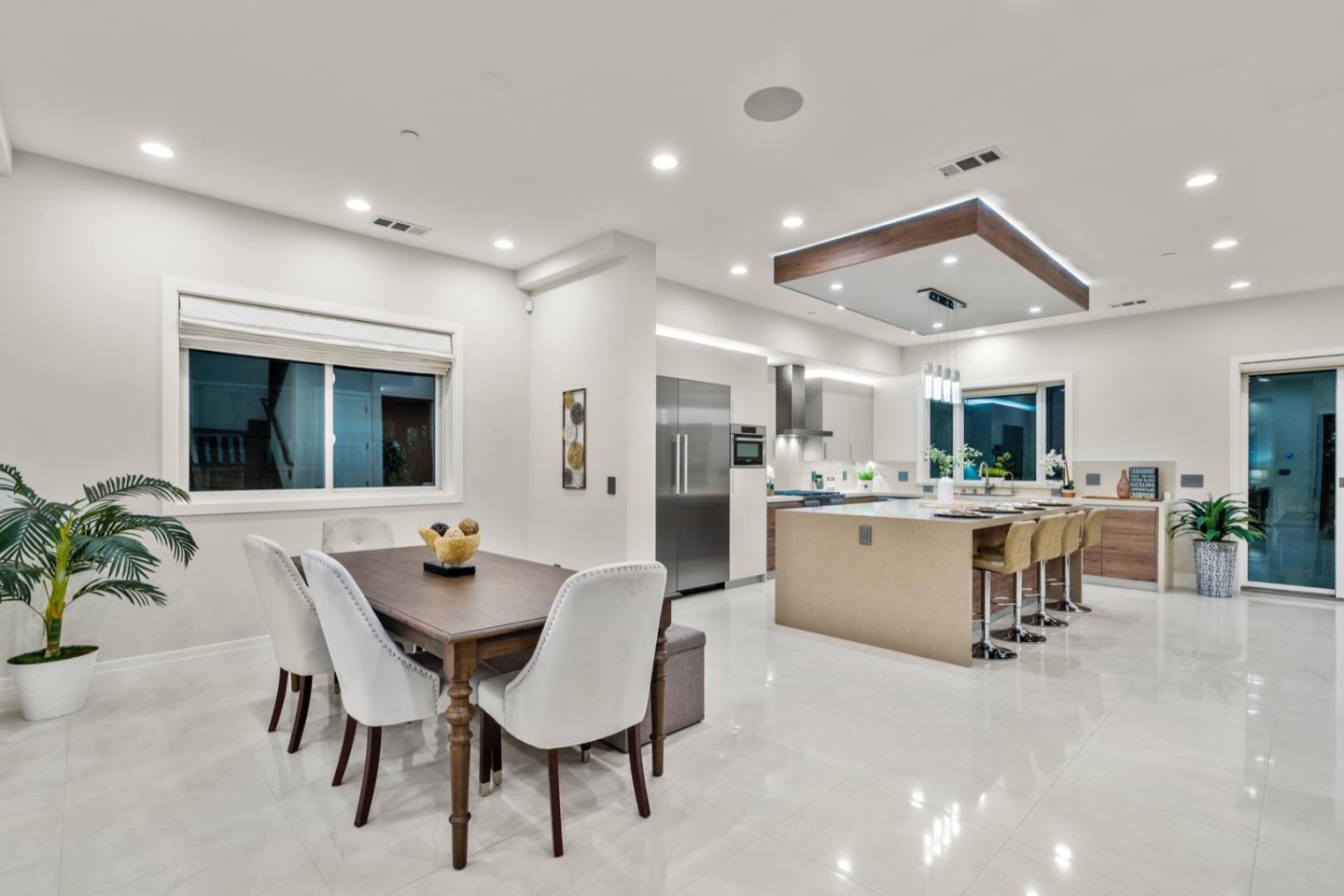 999 S San Tomas Aquino RD