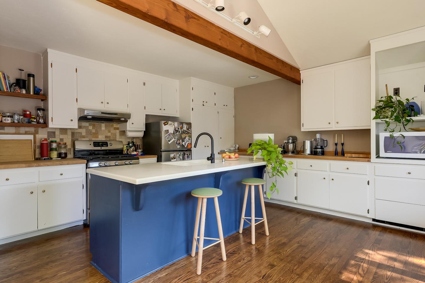 261 Stanford AVE