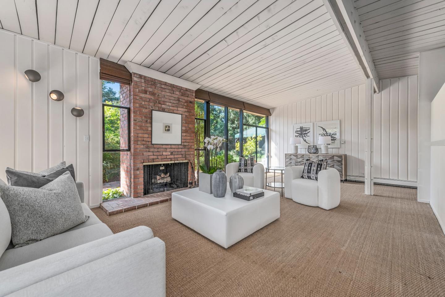 1641 Magnolia CT