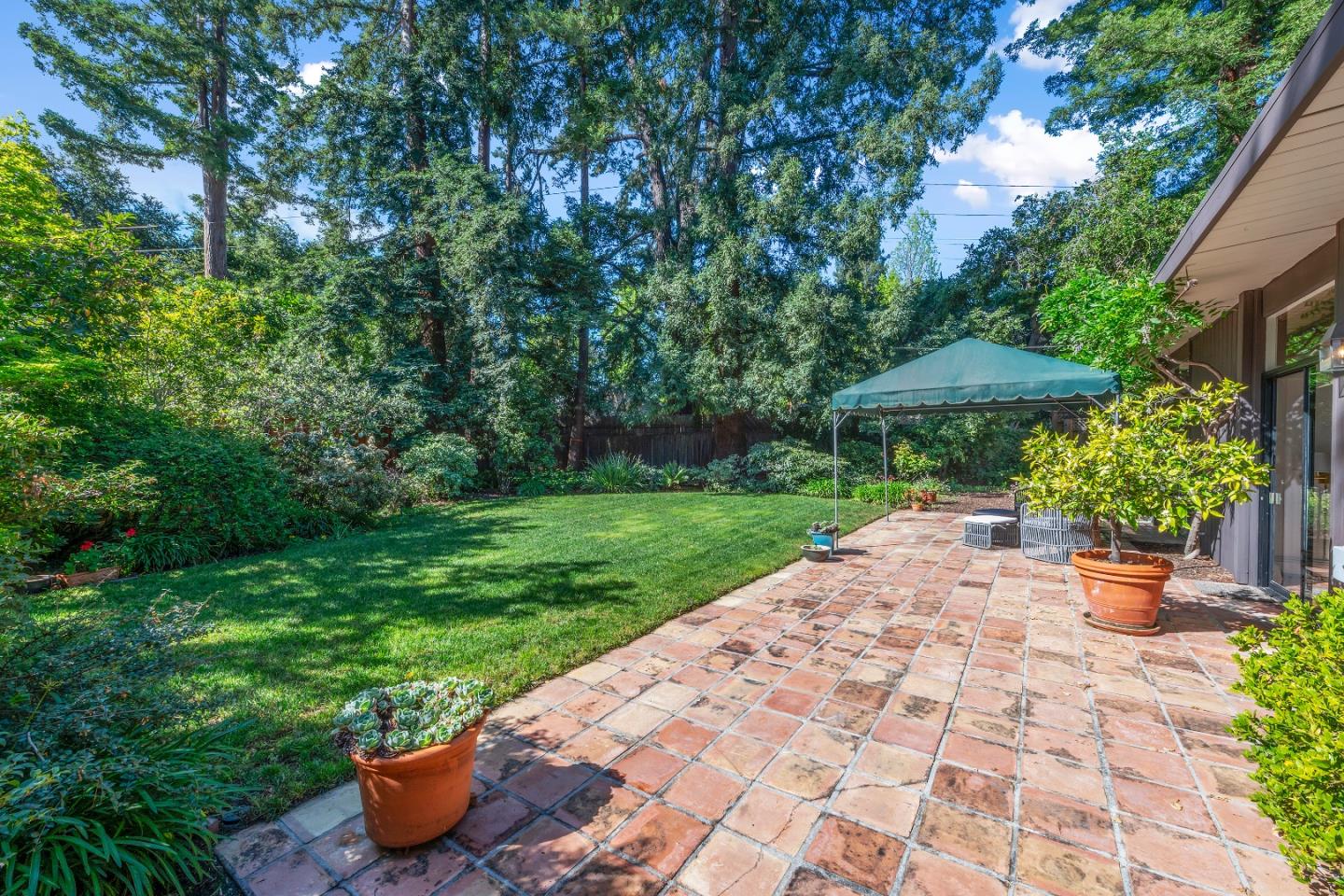 1641 Magnolia CT