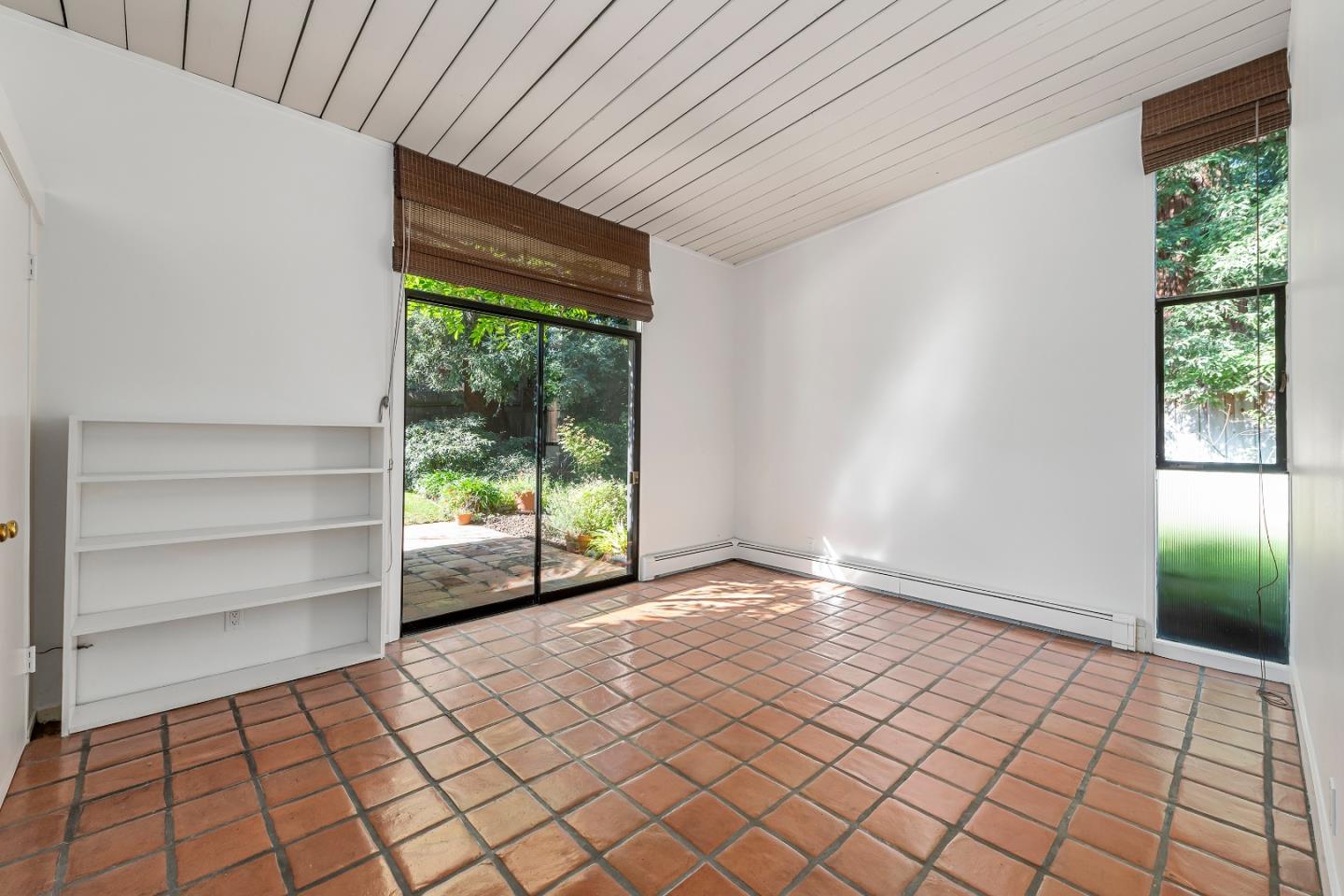 1641 Magnolia CT