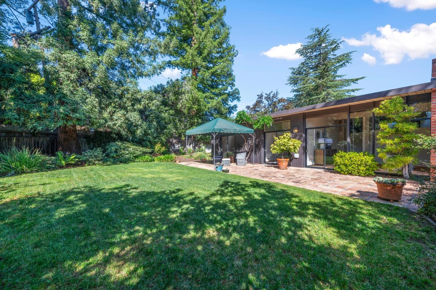 1641 Magnolia CT