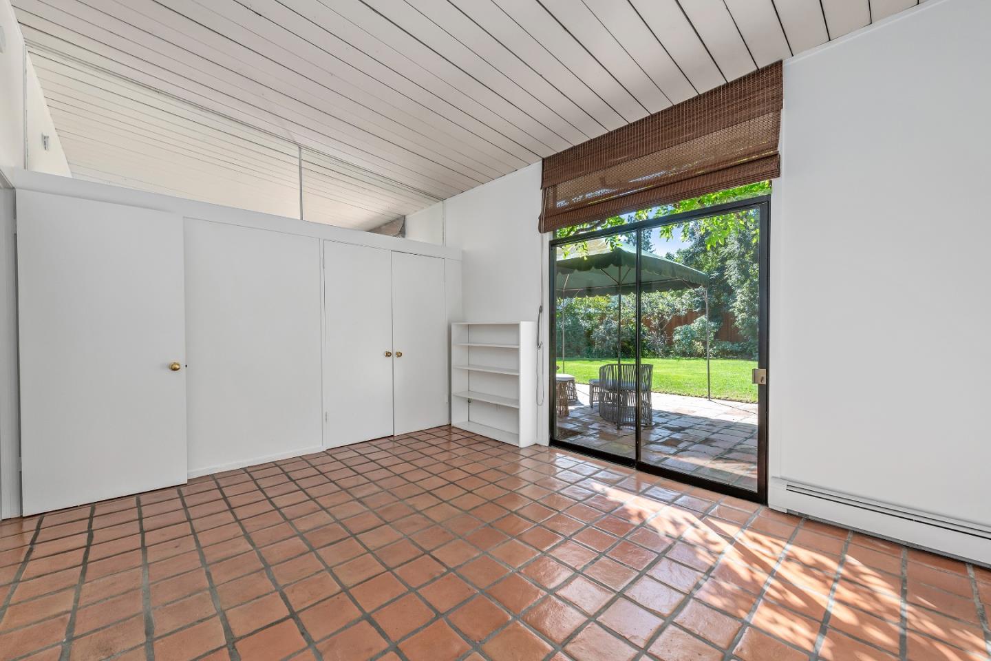 1641 Magnolia CT