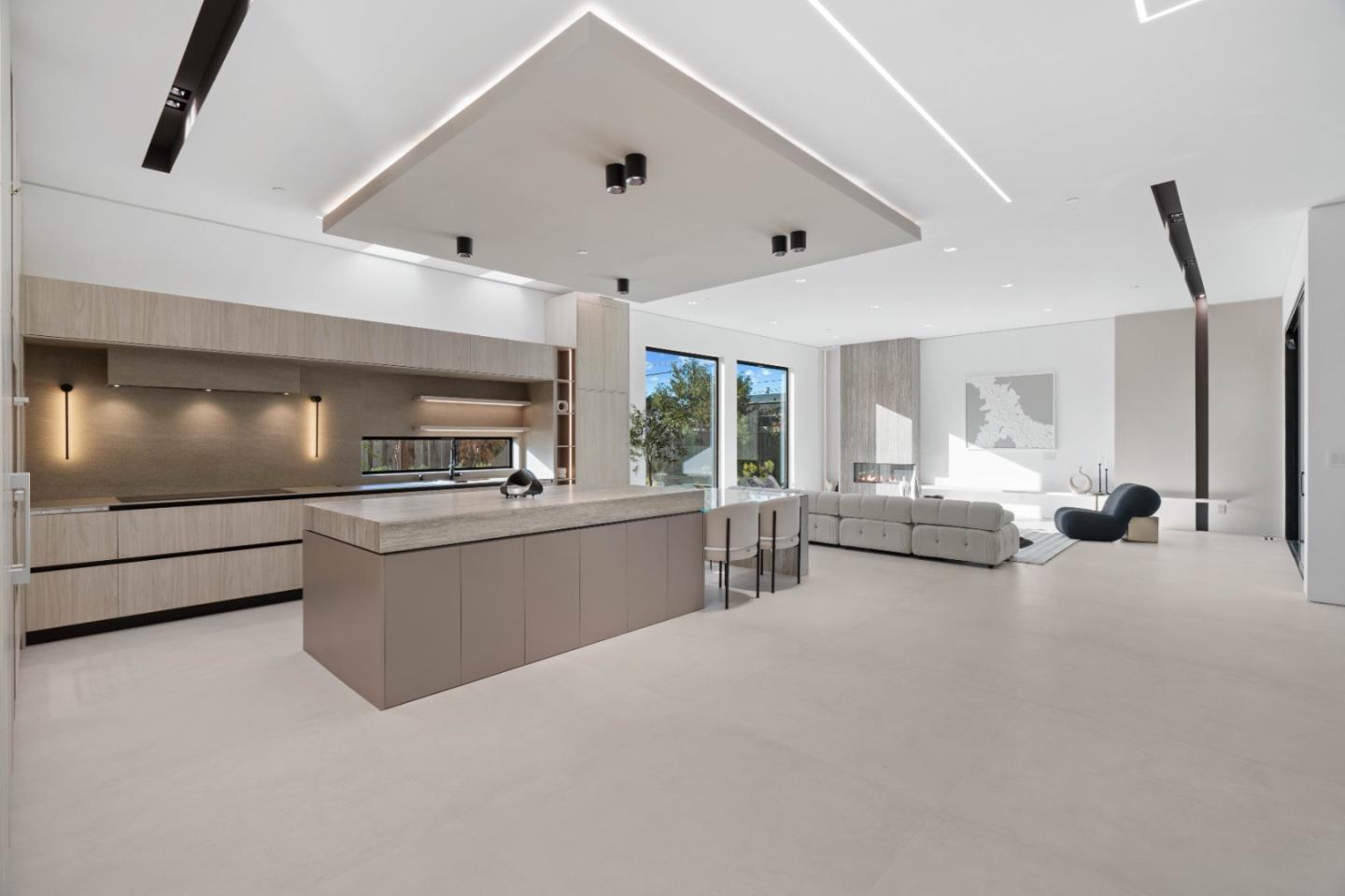 6839 W Riverside WAY