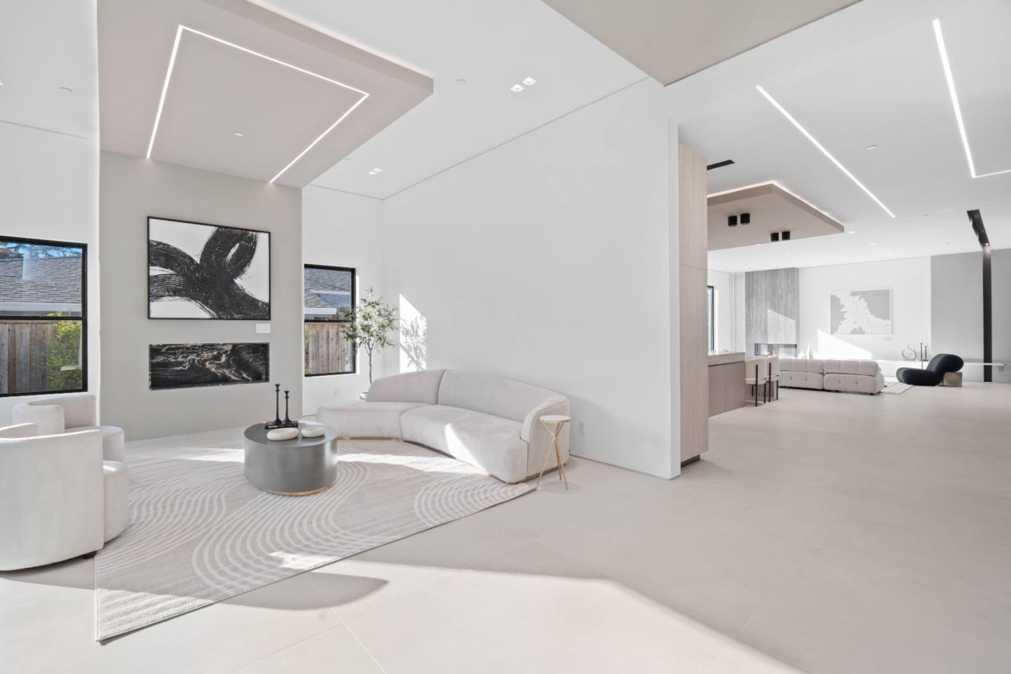 6839 W Riverside WAY