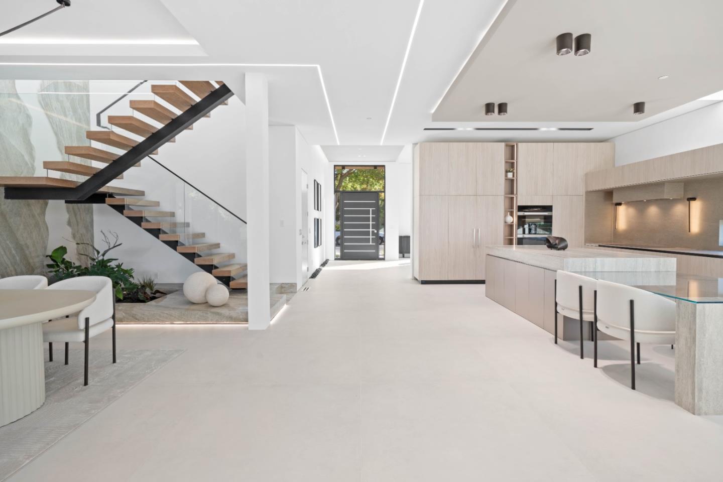 6839 W Riverside WAY