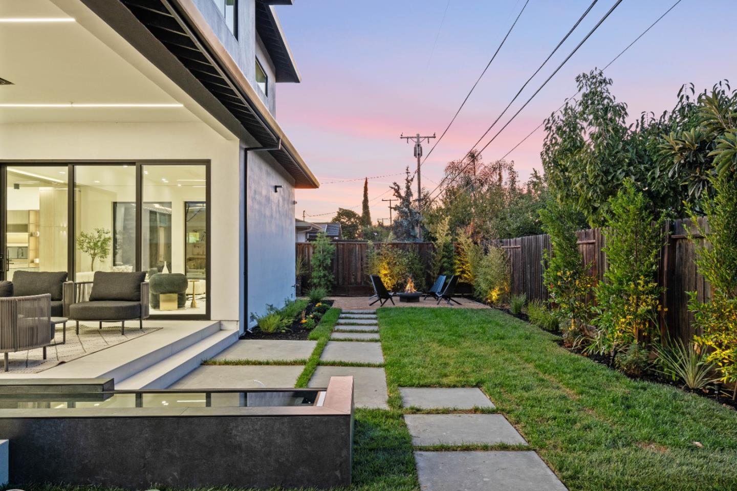 6839 W Riverside WAY