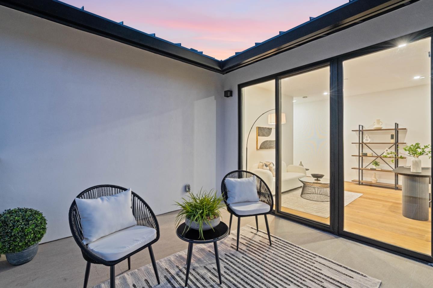 6839 W Riverside WAY