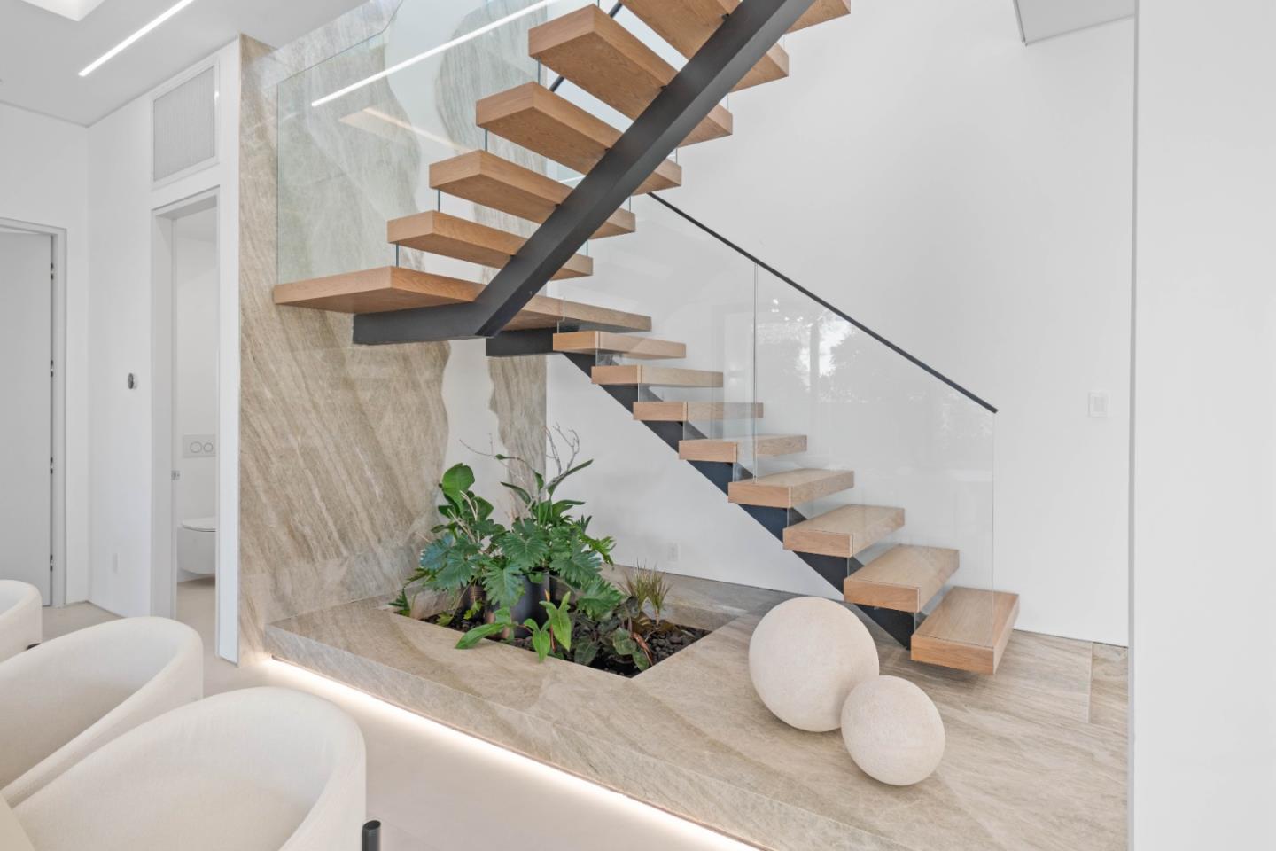 6839 W Riverside WAY