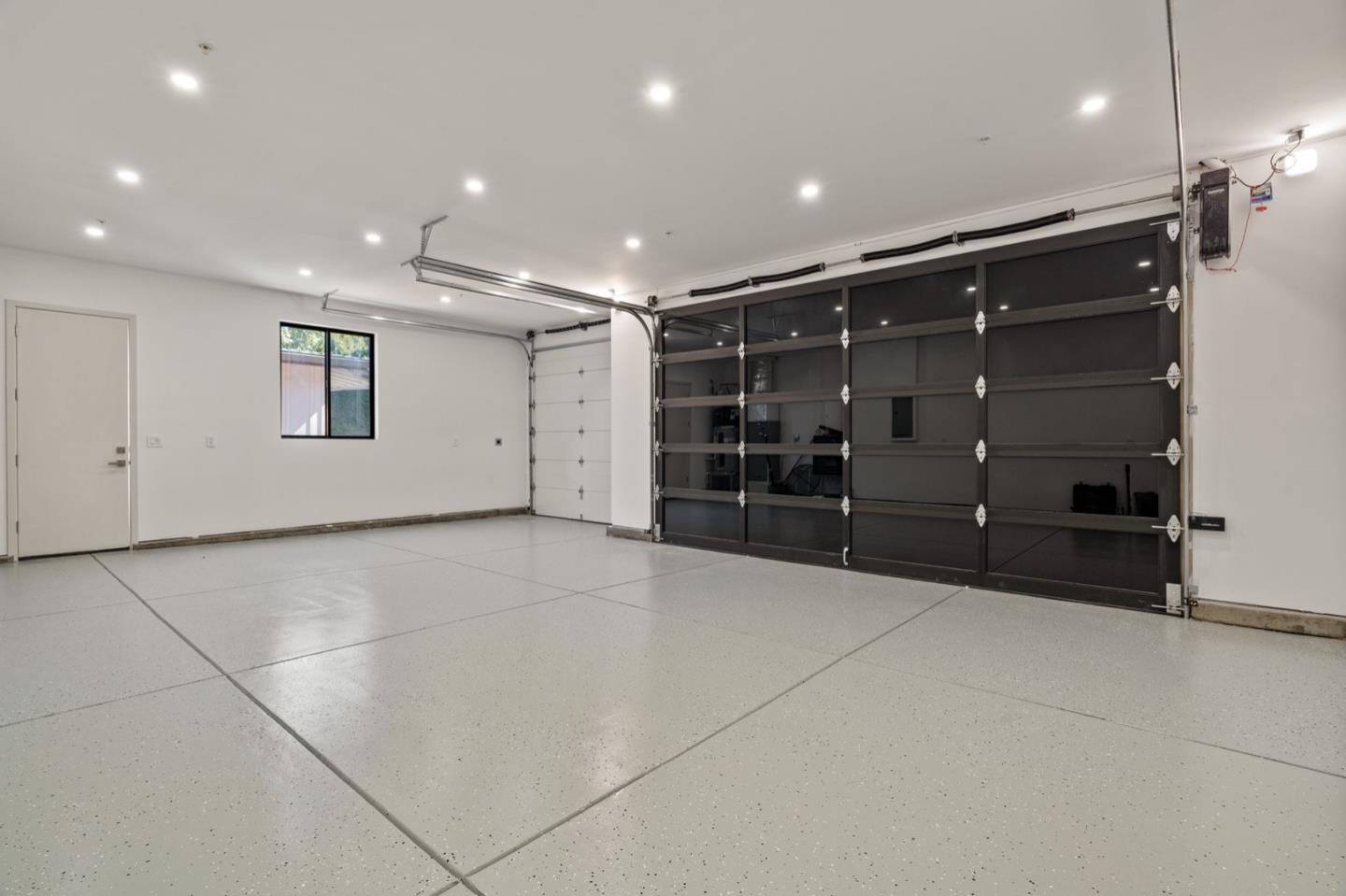 6839 W Riverside WAY