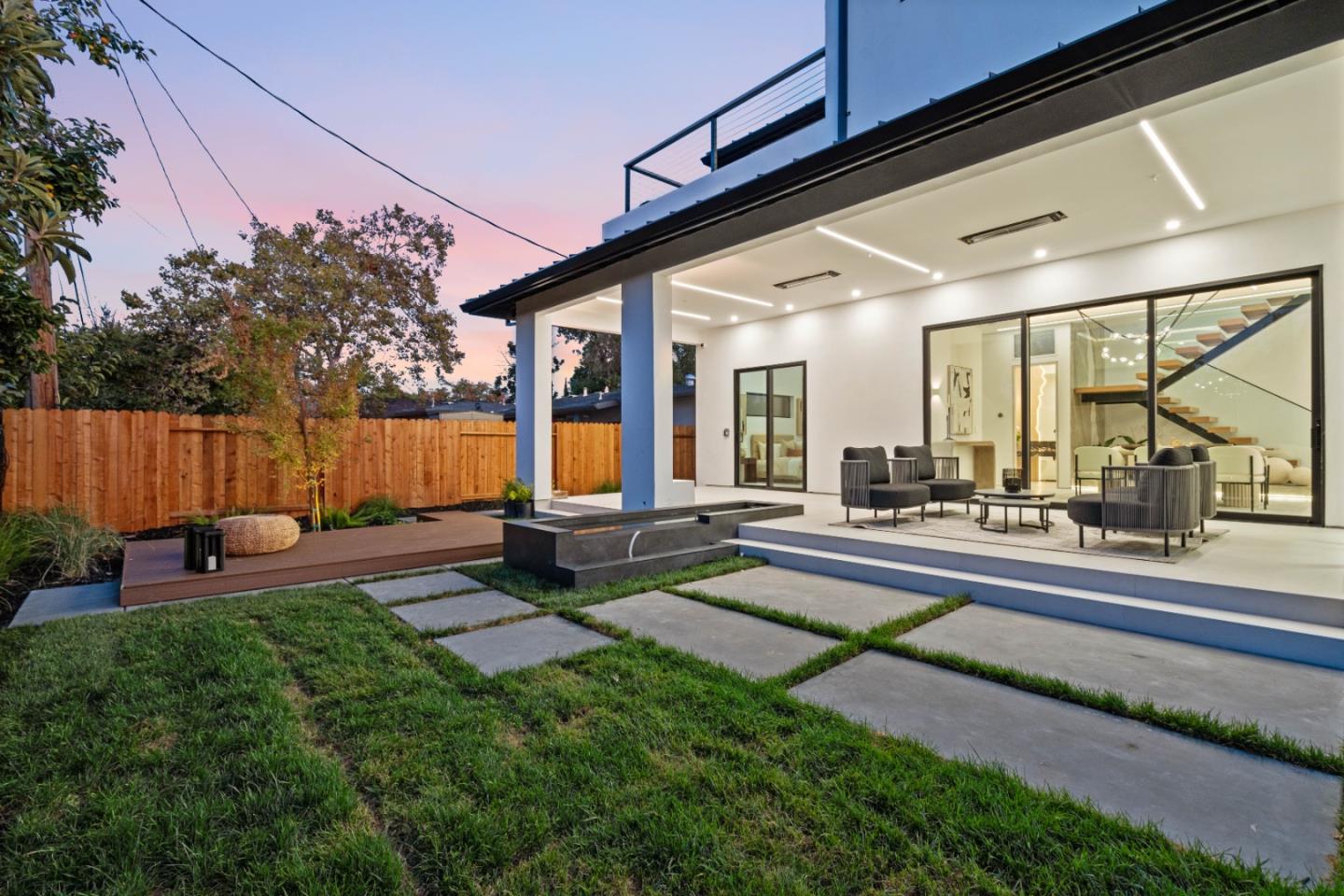 6839 W Riverside WAY