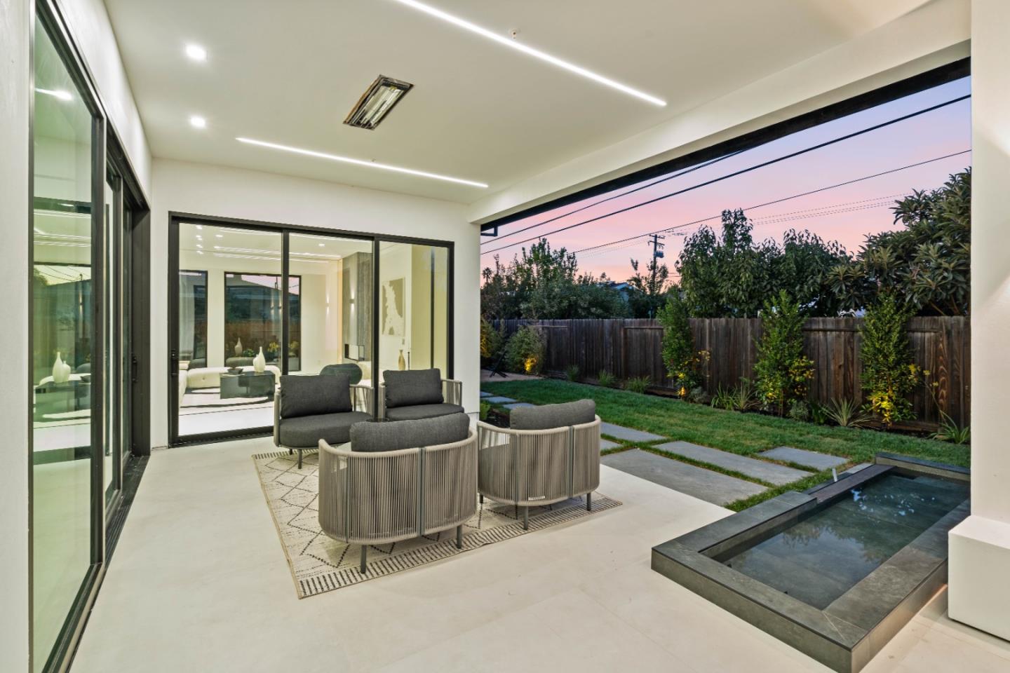 6839 W Riverside WAY