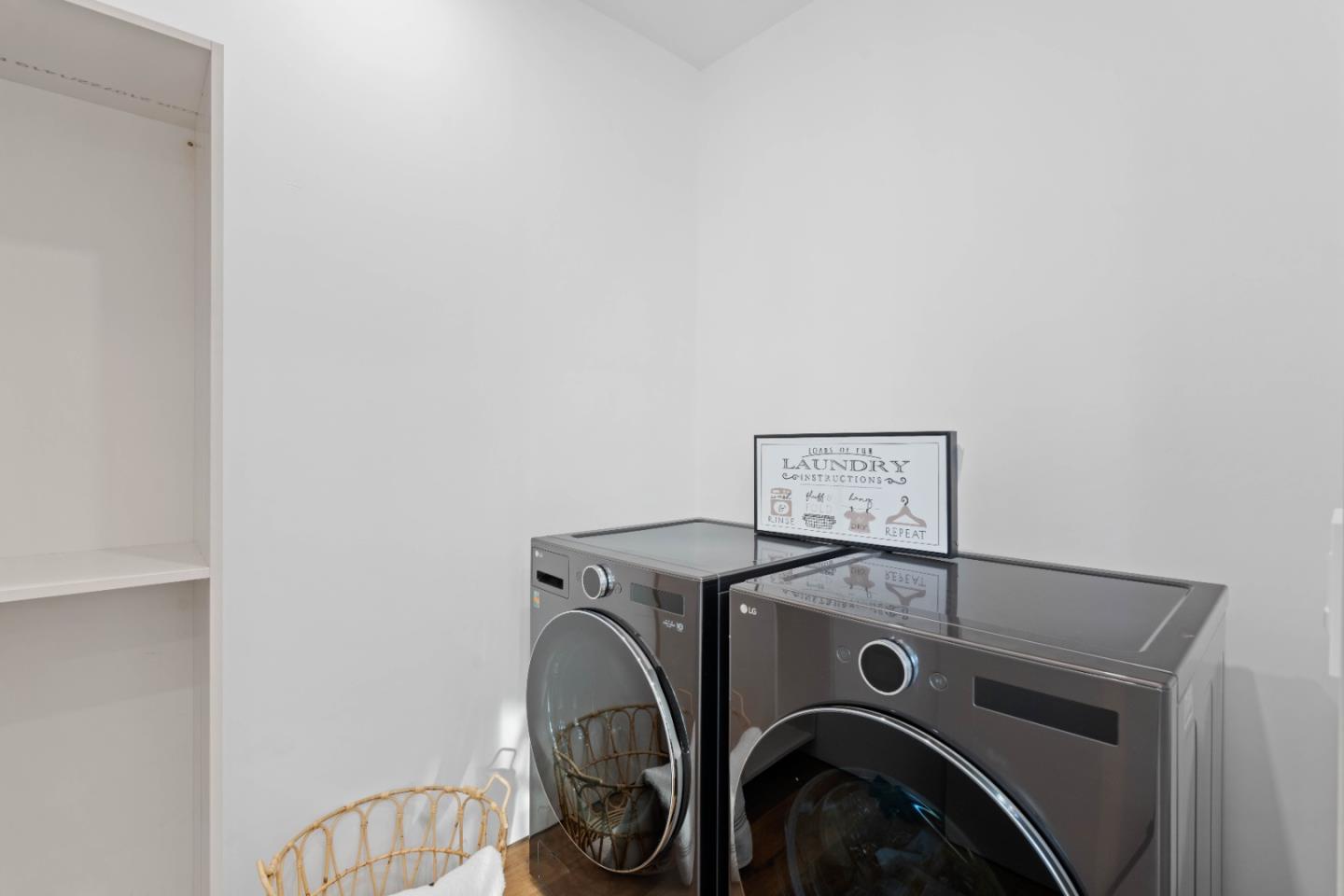 6839 W Riverside WAY