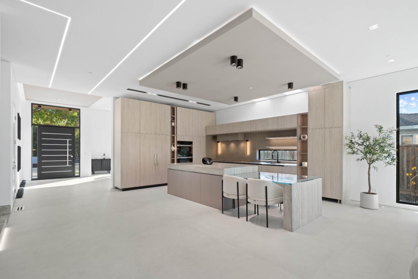 6839 W Riverside WAY