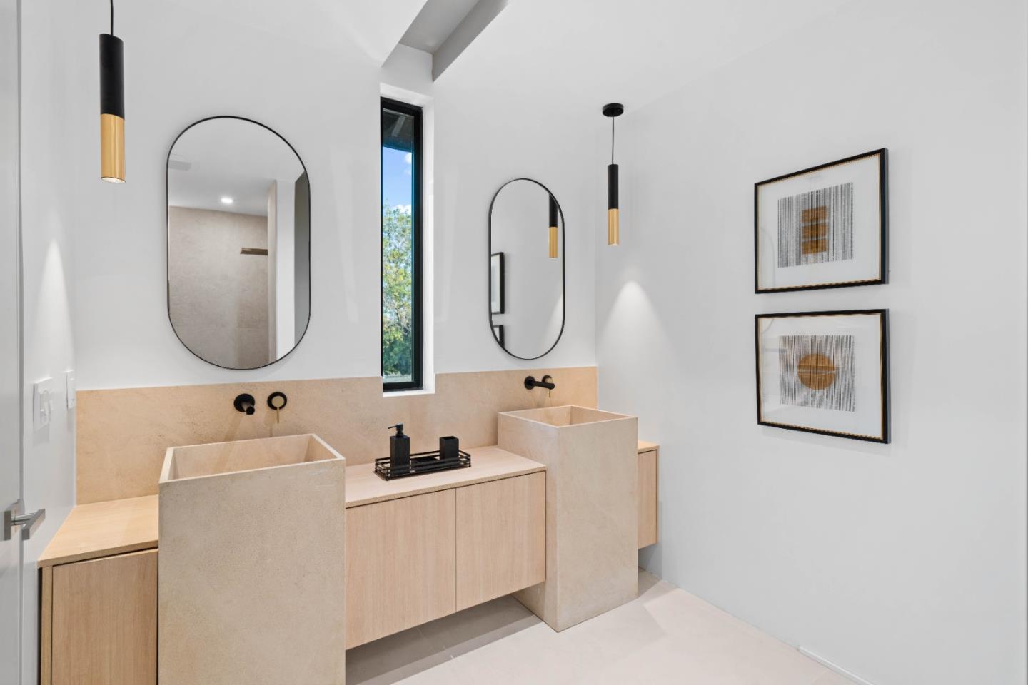 6839 W Riverside WAY