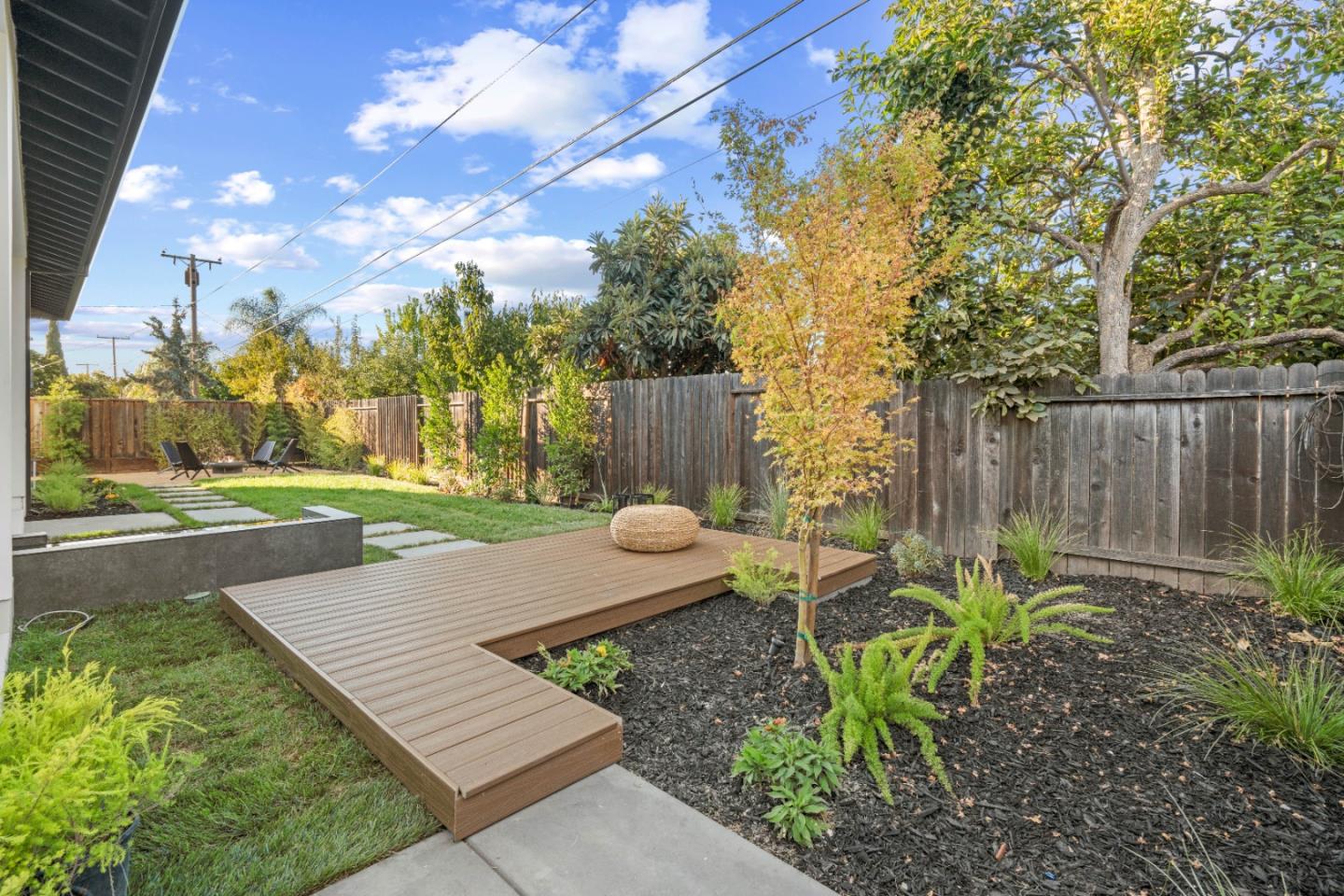 6839 W Riverside WAY