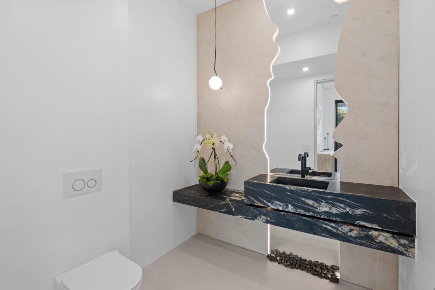 6839 W Riverside WAY