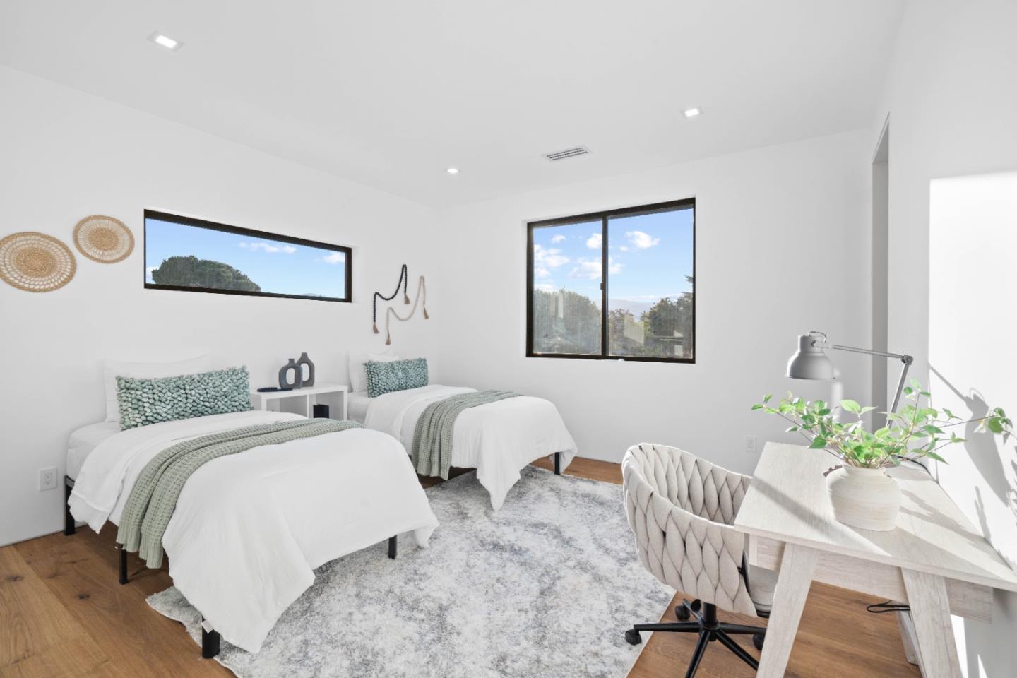 6839 W Riverside WAY