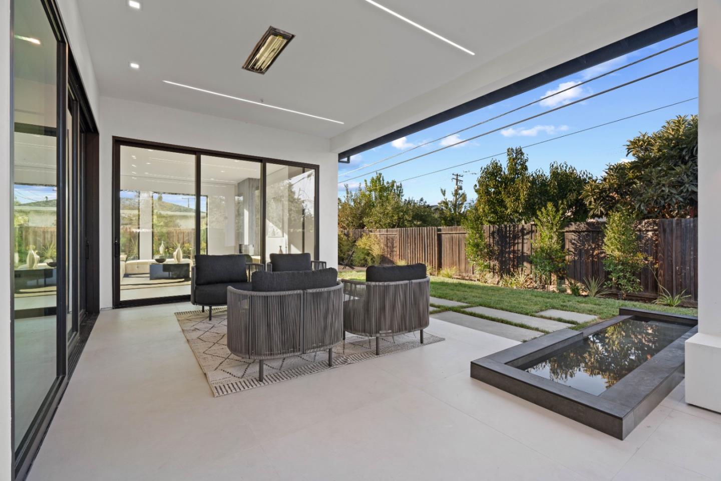 6839 W Riverside WAY