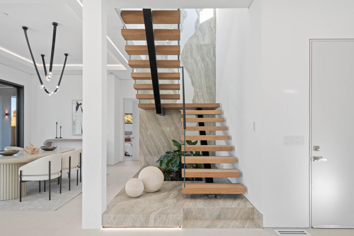 6839 W Riverside WAY