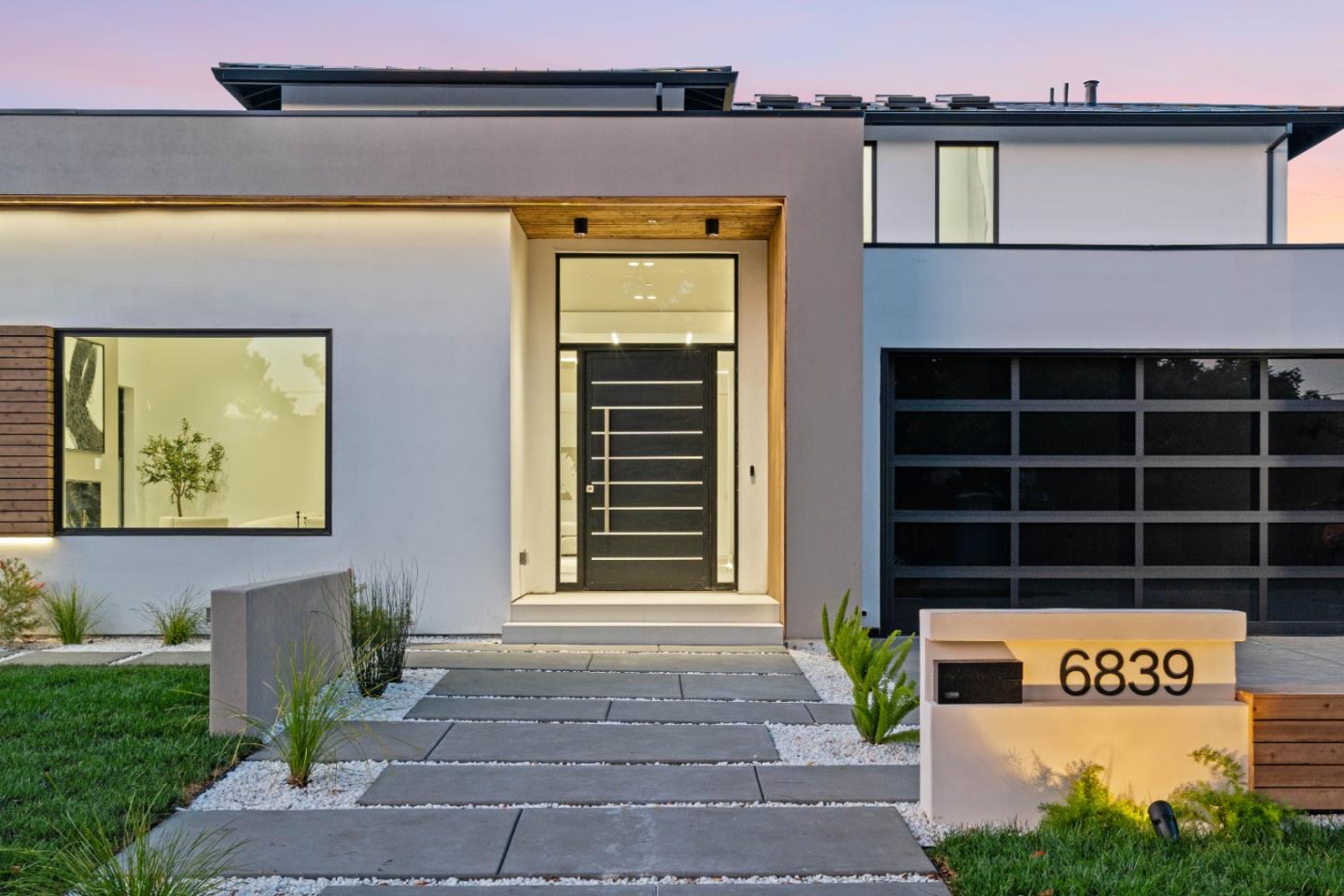 6839 W Riverside WAY