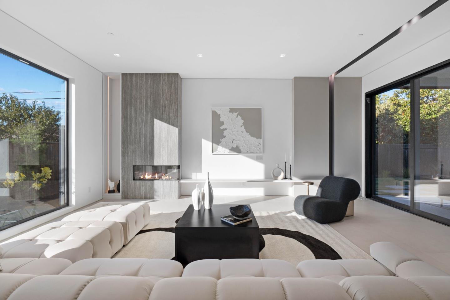 6839 W Riverside WAY