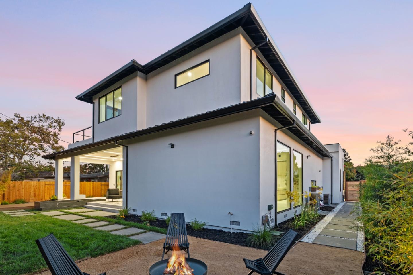 6839 W Riverside WAY