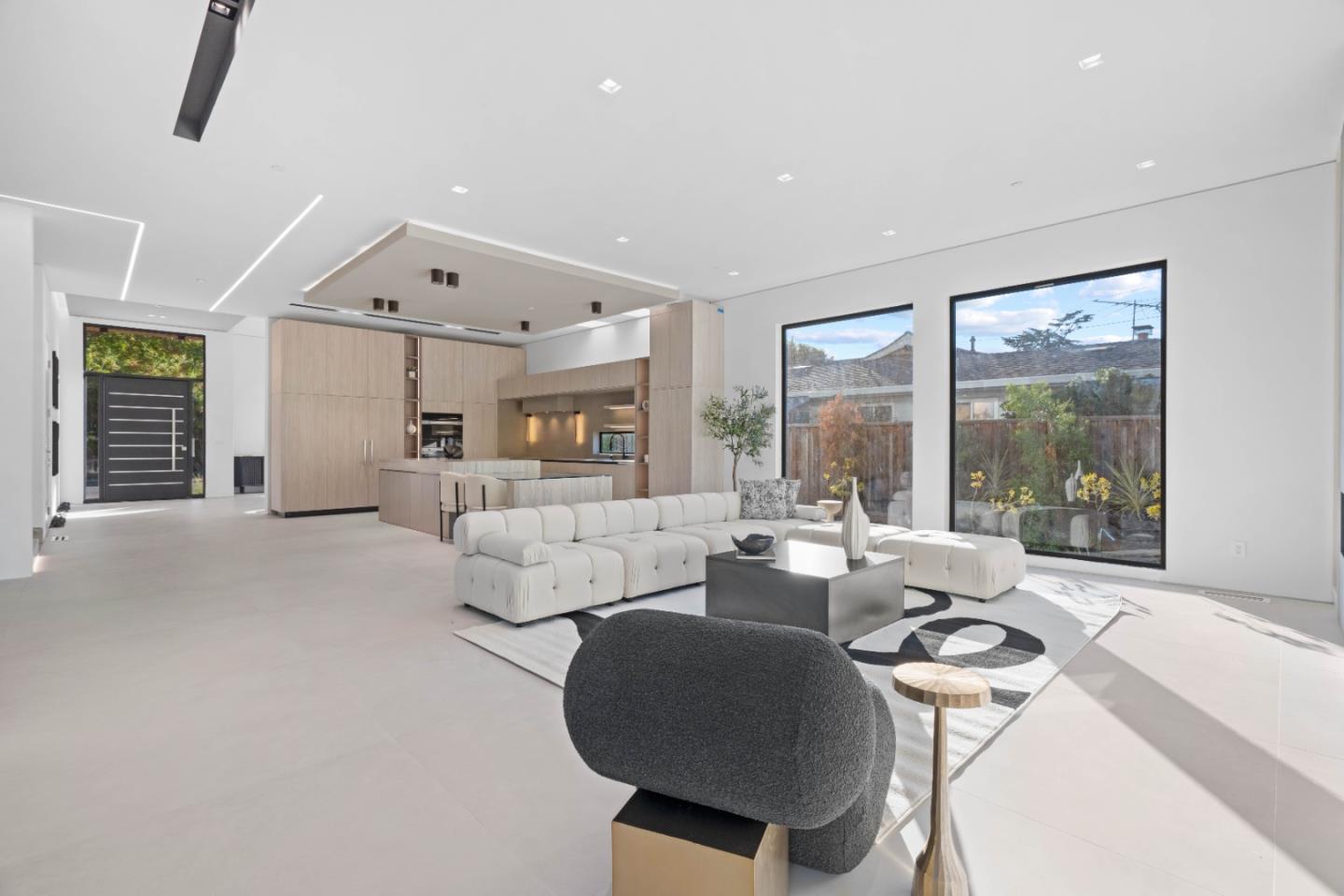 6839 W Riverside WAY