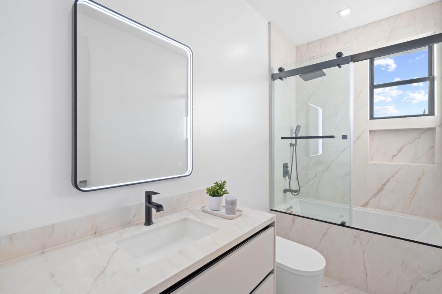 6839 W Riverside WAY