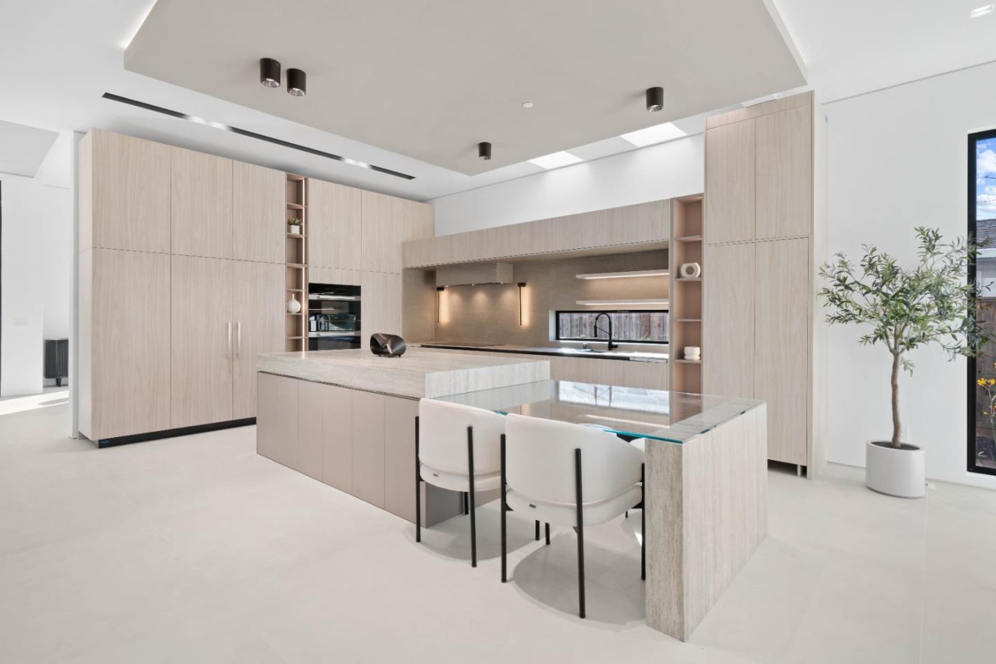 6839 W Riverside WAY