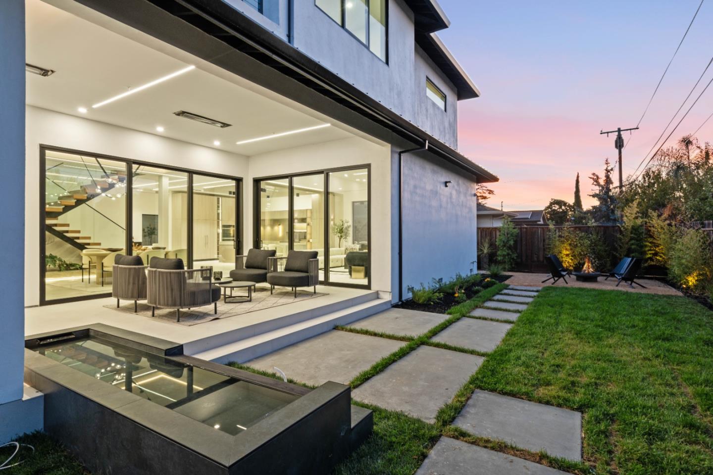 6839 W Riverside WAY