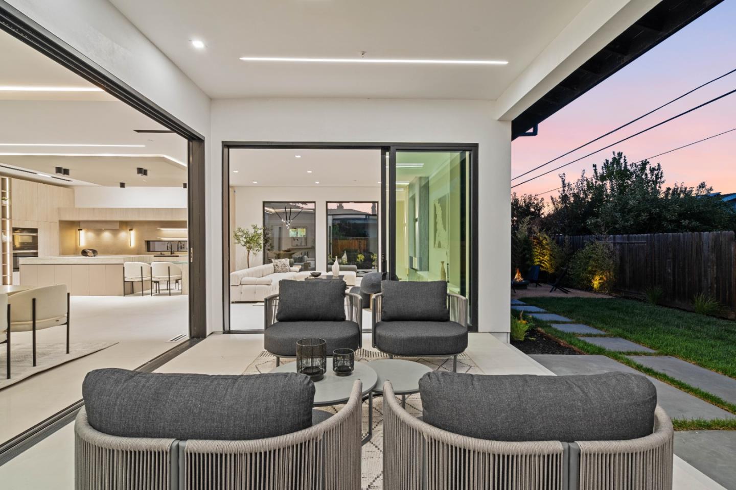 6839 W Riverside WAY