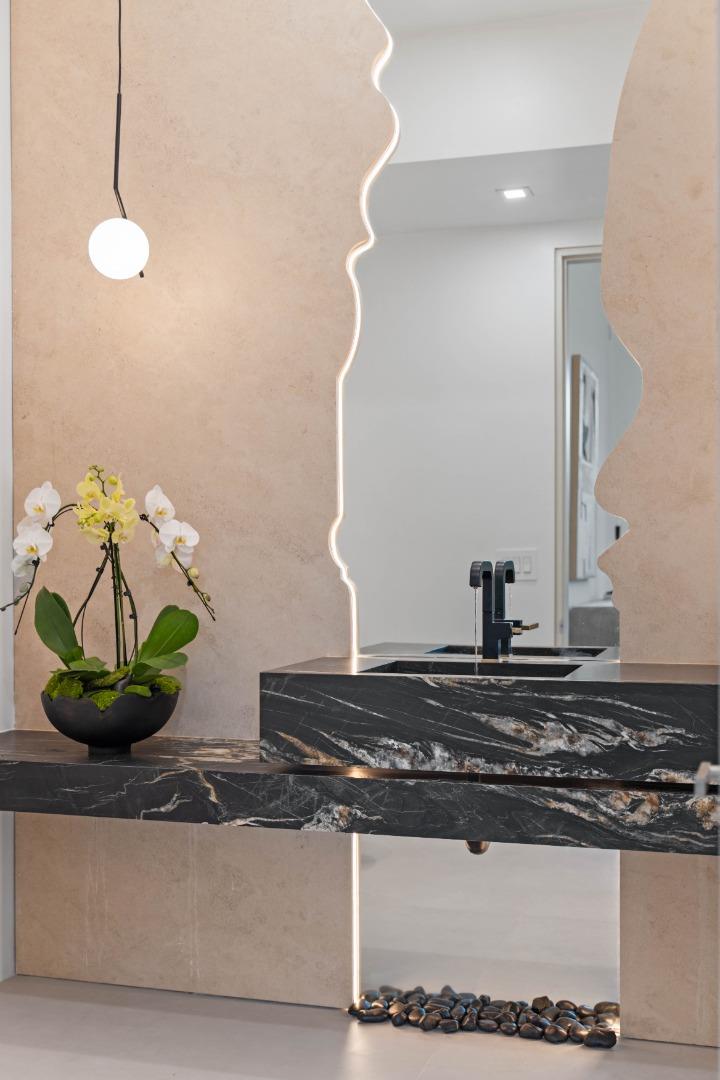 6839 W Riverside WAY